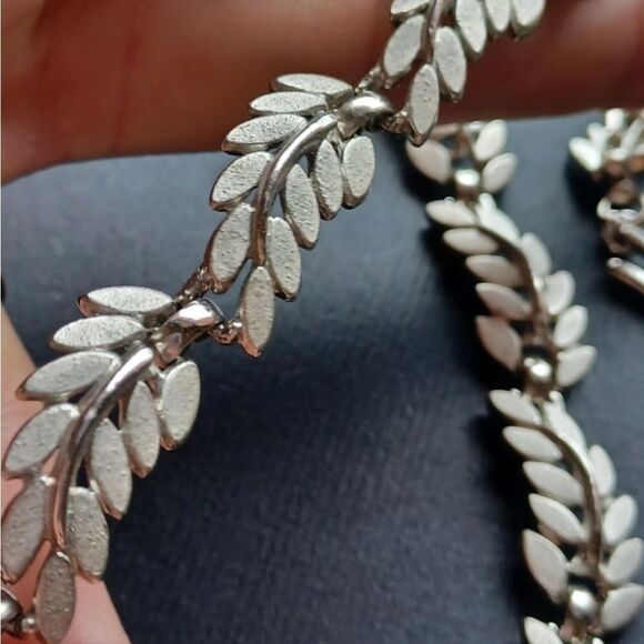 RARE VTG SIGNED CROWN TRIFARI GOLDTONE FLORAL 17" NECKLACE EXCELLENT CONDITION - Picture 12 of 12